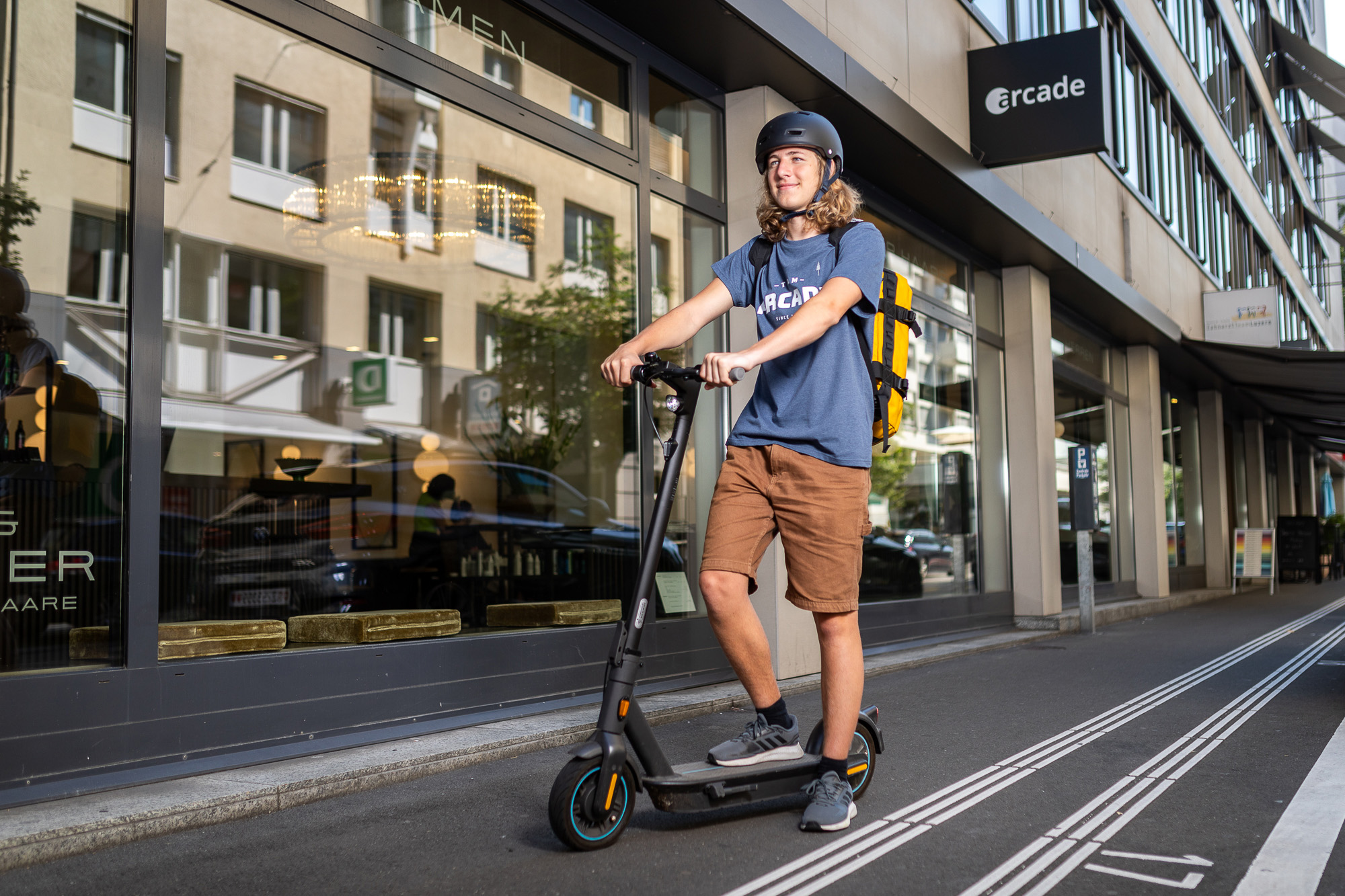 Elektro Scooter als Benefit einer Lehrstelle bei arcade solutions in Luzern